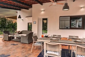 Outdoor dining - Vrbo Property (Anacapri)