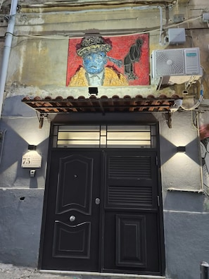 Exterior detail - VICO75 GUEST HOUSE (Napoli)
