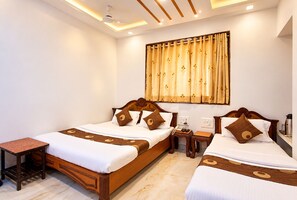 Room - Hotel Satellite (Mumbai)