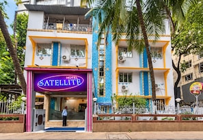 Exterior detail - Hotel Satellite (Mumbai)