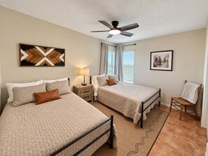 Room - Spacious Ranch House • 5 Min to Baffin Bay • 5 BR • Perfect for Groups (Riviera)