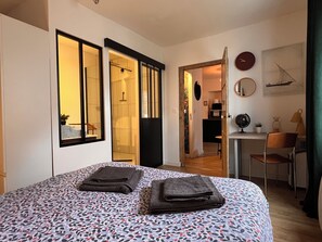 Unclassified image, 5 of 7, button - Vrbo Property (Angers)