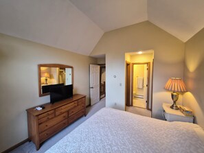 A bedroom with a bed, dresser, mirror, and a lamp. - Multi-level, spacious, AC/FP, Mtn Views, Deck, Swim Club. F0372 by LRS (Lincoln)