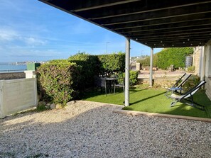 Outdoor dining - Vrbo Property (Audierne)