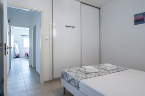 Room - Olympian Beach 2BR Suite with Balcony (Lemesos)
