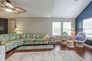 A living room with a sectional sofa, a chair, a small table, and a floor lamp. - Murrells Inlet Condo: Close to Beaches, Amenities (Murrells Inlet)