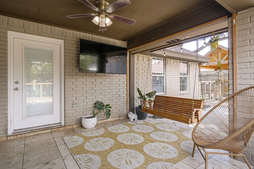 Near Shopping & Dining! Family Escape in Mcallen