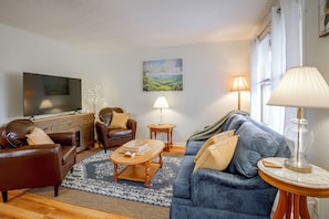 A living room with a sofa, armchair, coffee table, and a television. - Enjoy Staunton in the Heart of Shenandoah Valley (Staunton)