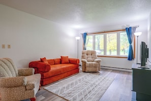 Interior - Rural Edmore Condo: Hunt, Fish & Ski! (Edmore)