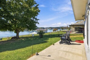 Room - Lakefront Retreat w Dock Fenced Yard Fire Pit (Dandridge)
