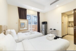 Room - Stayshort - Spacious 11-bedroom Villa Stay at Casa Royale JVC (Dubai)