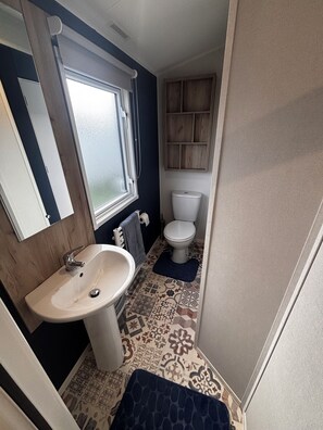 Bathroom - Rio's Retreat Unity Beach Brean, 2027 3 Bedroom Caravan with Full-Wrap Decking (Brean)