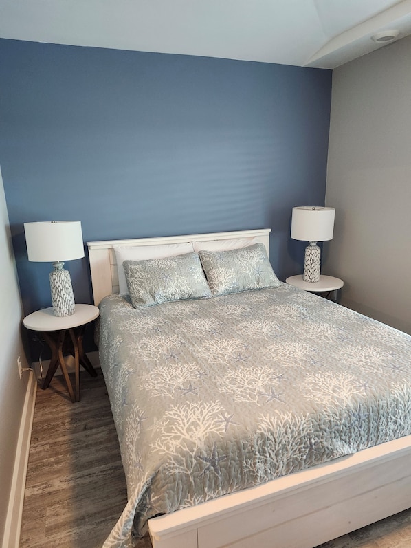 Room - Oceanfront Marathon Monthly Rental: Heated Pool + Waterfront + Sunset Views (Marathon)