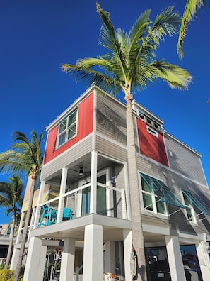 Exterior - Oceanfront Marathon Monthly Rental: Heated Pool + Waterfront + Sunset Views (Marathon)