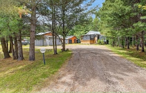 Exterior - Cottage with attached Tiny house, close to lakes (Westree)