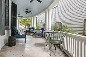 Outdoor dining - King Bed | Bee & Blossom | Room 5 (Charleston)