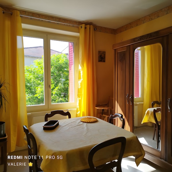 Dining - Holiday Home 'Gîte de la Place Langeac' (Langeac)