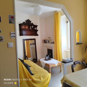 Room - Holiday Home 'Gîte de la Place Langeac' (Langeac)