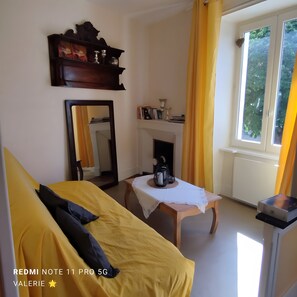 Room - Holiday Home 'Gîte de la Place Langeac' (Langeac)