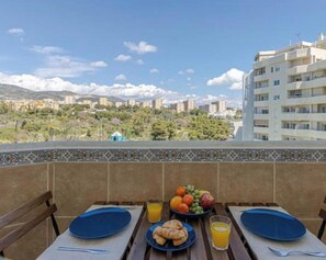 Outdoor dining - Benal-Beach APT/1BDR with an Excellent Location (Benalmádena)
