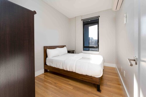 Prime Greenpoint 3BR • Balcony • Park View