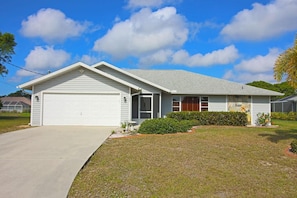 Exterior - Waterfront Oasis: Rotonda West Canal #202 (Rotonda West)