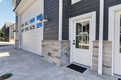 Sturgeon Bay Condo w Marina Slip and in law suite