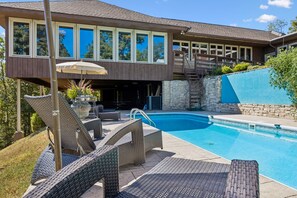 Pool Area: Spend your downtime poolside in this relaxing outdoor space, a great spot for swimming, soaking up the sunshine, and enjoying easy vacation moments. - Breathtaking mountain-view home w/ exclusive pool! (Goodlettsville)