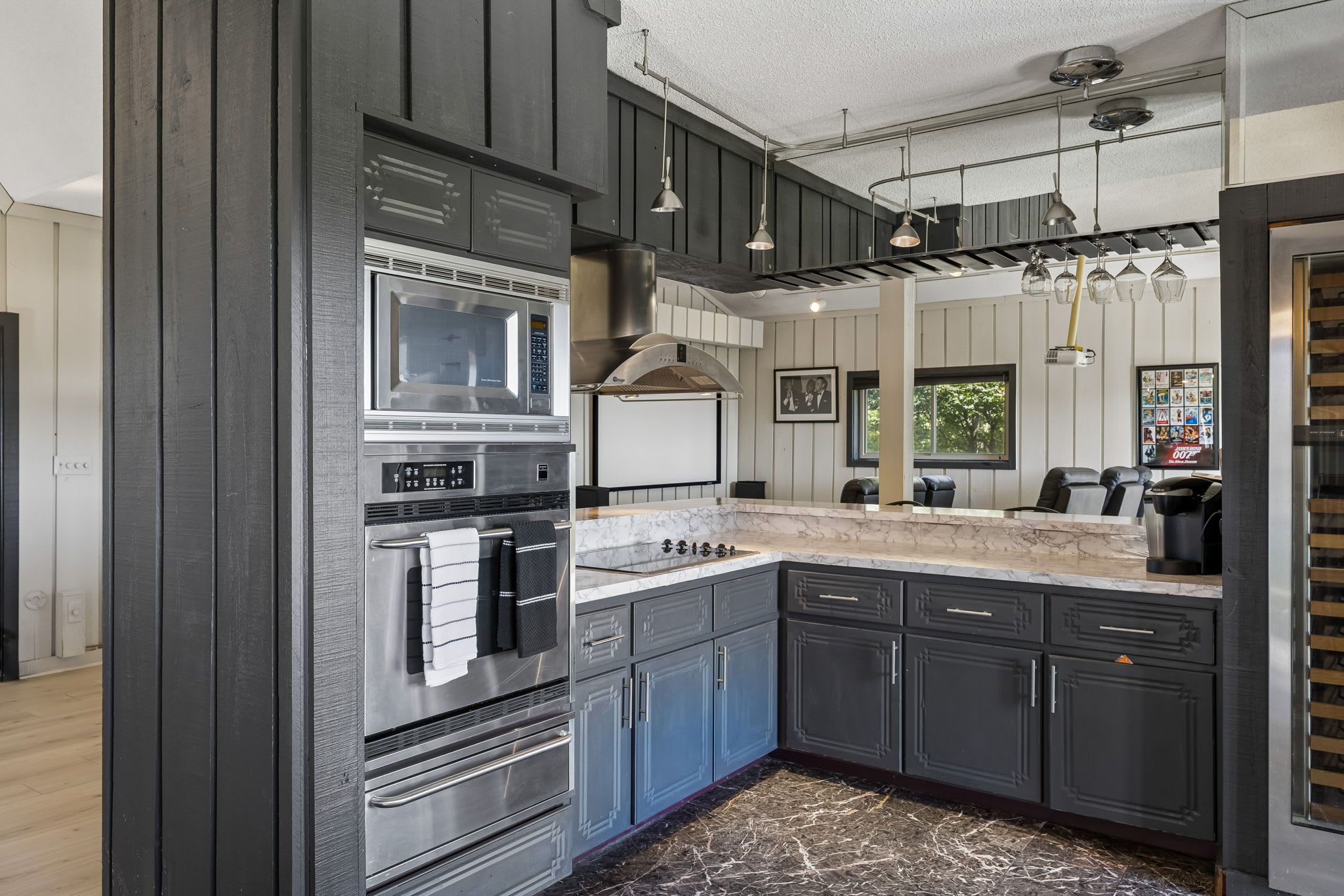 Kitchen 2: This bright, functional kitchen offers a convenient space for preparing breakfast, snacks, or relaxed meals at home during your stay.