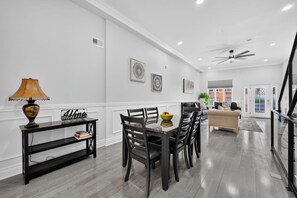 Dining - Luxury Queens Village - 4Br 4.5Ba - Rooftop Patio (Philadelphia)