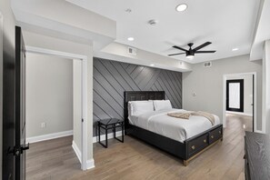 Room - Queen Village Grand | 3BR, Rooftop & Garage (Philadelphia)