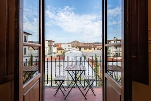 Interior - Sunflower Suite by MMega Homes and Villas (Florence)