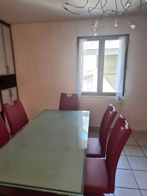 Dining - Apartment 'Duplex Le Saint Jean' (Saint-Jean-de-Maurienne)