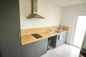 Private kitchen - Cozy House 1.5 km from Futuroscope + Ticket Deals (jaunay marigny)