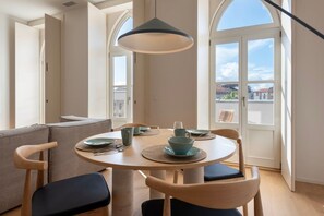 Dining Area - Tripas-Coração: Mouzinho32 Rooftop E (Porto)