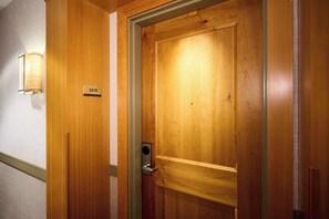 Interior - Luxury 2 Bed, 2 Bath, Capitol Peak, In the heart of Base Village, steps to lift! (Snowmass Village)