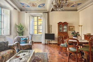 Living area - Vrbo Property (Lucca)