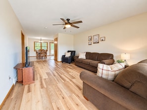 Living area - 2-Bedroom Townhome, Conveniently Located, Budget Friendly (Jackson)