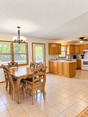 Dining - 2-Bedroom Townhome, Conveniently Located, Budget Friendly (Jackson)