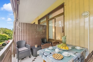 Tempat makan luar