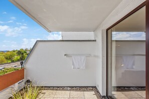 Property grounds - Casa Málaga – Lake View, Balcony, and Indoor Pool on Lake Sorpe, Accommodates Up to 5 Guests (Sundern (Sauerland))