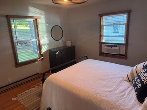 Room - Cozy Lakefront Cabin right on the prestigious gold coast of lake Miltona! (Miltona)