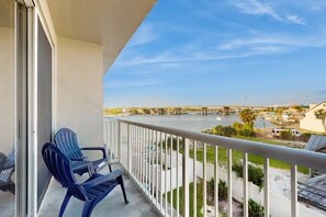 Private Balcony with Water View - 🎣 Palm Court Yacht Club 312B | Waterfront Views, Pool & Fishing Dock 🌊 (Fort Walton Beach)