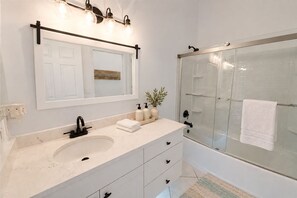Bathroom - 2-bedroom apartment in gorgeous Naples with cool AC breeze (Naples)