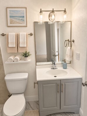 Bathroom - 2-bedroom apartment in gorgeous Naples with cool AC breeze (Naples)