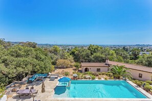 Pool - Modern Furnished Santa Barbara Courtyard Retreat with Private Deck & Pool (Santa Barbara)