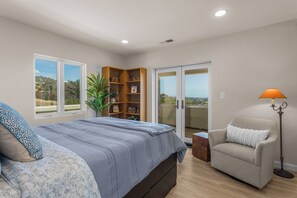 Room - Modern Furnished Santa Barbara Courtyard Retreat with Private Deck & Pool (Santa Barbara)