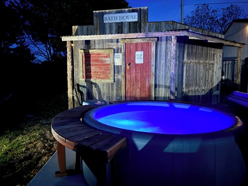 Lake Texoma’s 4 Bed/4bath Hidden Gem–Private Lodge, Hot Tub, Fishing & Farm Fun,