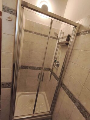 Bathroom - Vrbo Property (Ferrara)