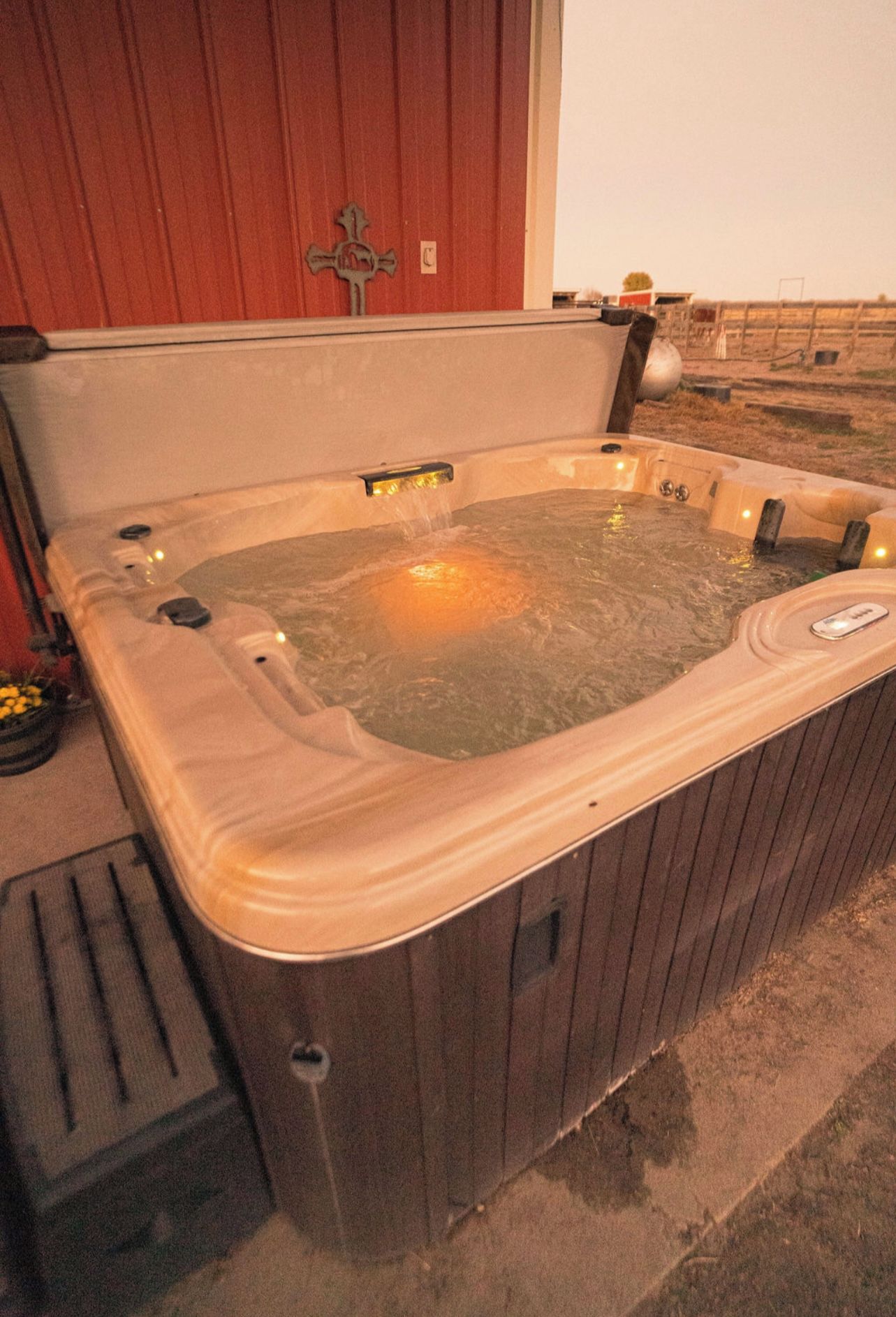 Outdoor spa tub